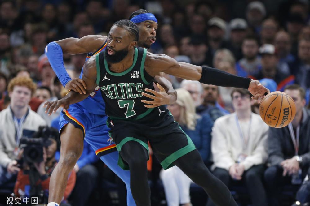 并且在球场 并且在球场