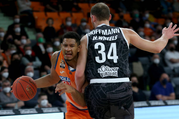 于两队在 于两队在